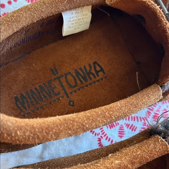 Minnetonka Moccasins Rich Brown Unisex Suede Moccasins Rubber bottoms Youth 9 - Picture 2 of 5